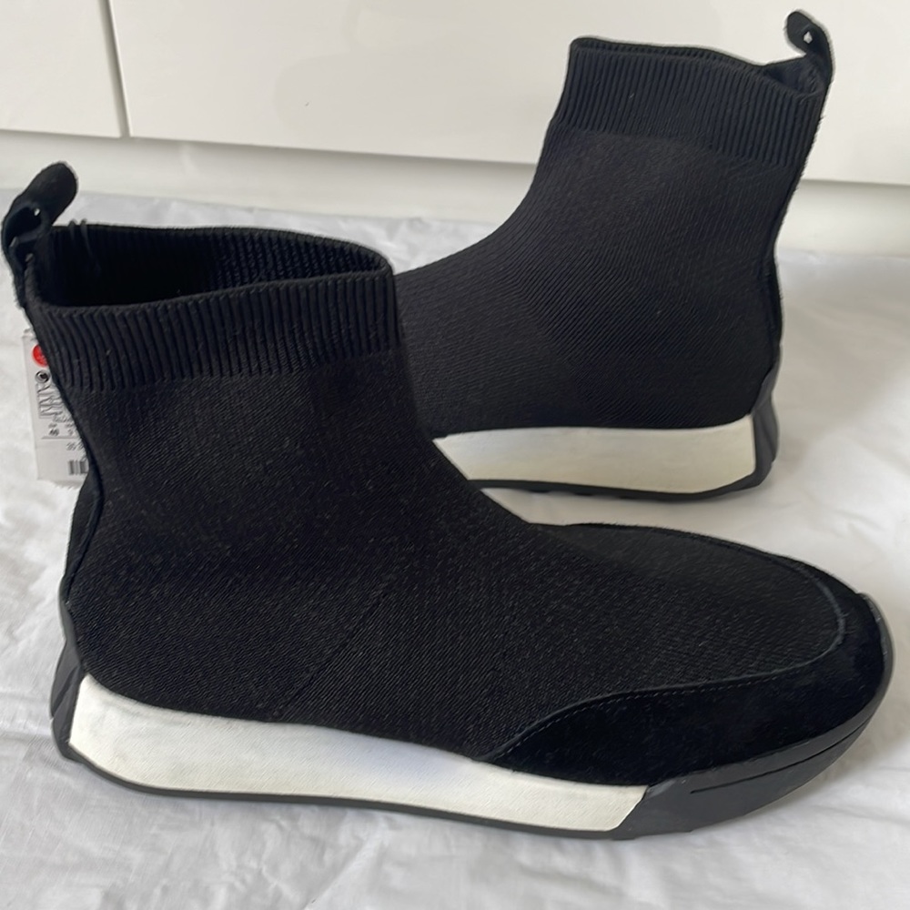 ZARA Stretch Knit Socks Sneakers Color-Black/ White Size EU 40/USA 9 NWT